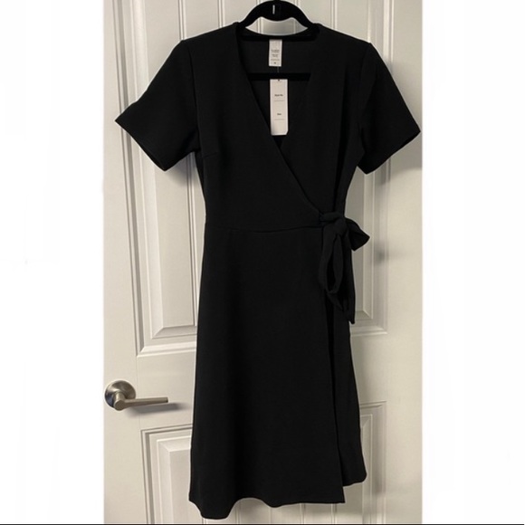 Black V-Neck Wrap Dress, M - Picture 5 of 8